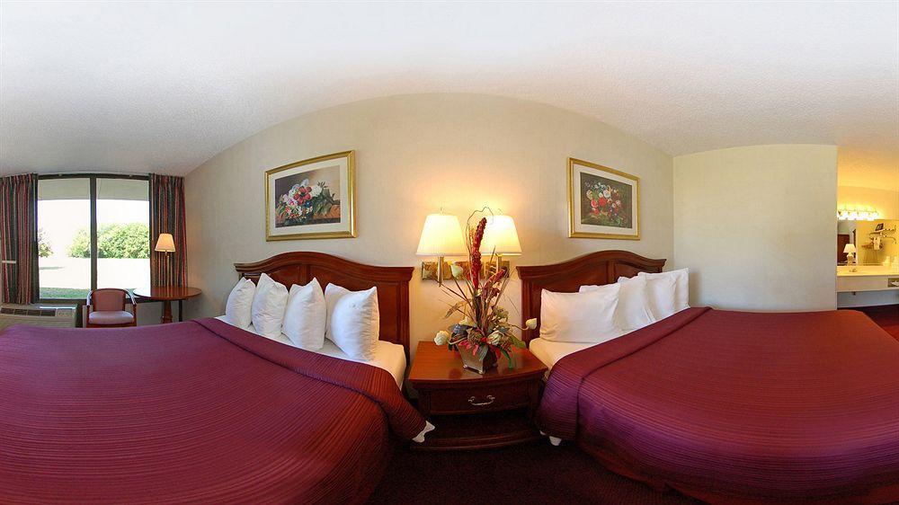 Quality Inn Эннис Экстерьер фото