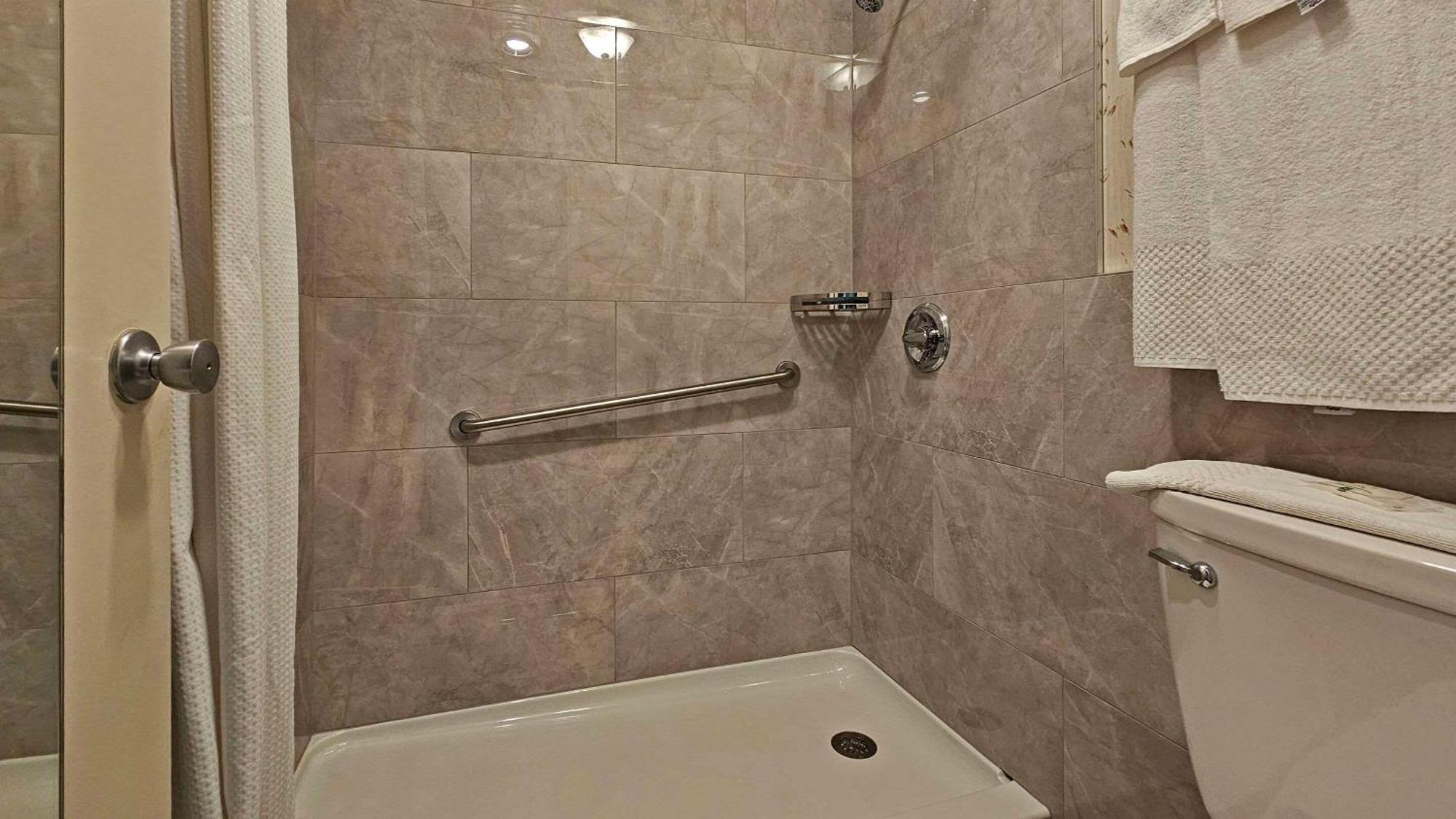 Quality Inn Эннис Экстерьер фото