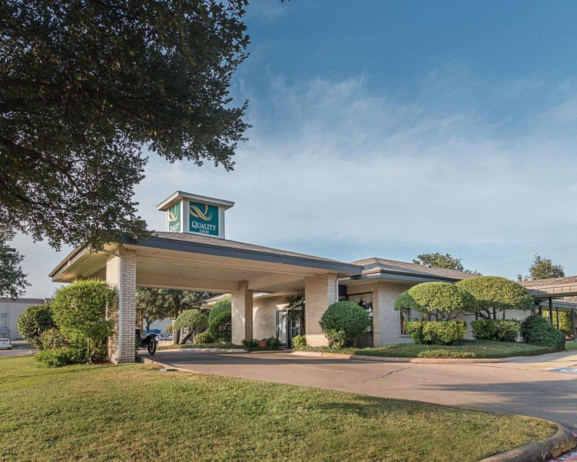 Quality Inn Эннис Экстерьер фото